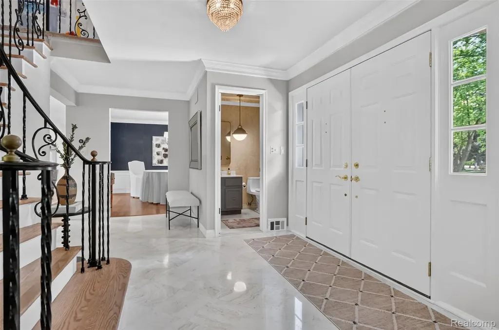 2574 Fox Chase Drive Troy City MI 48098