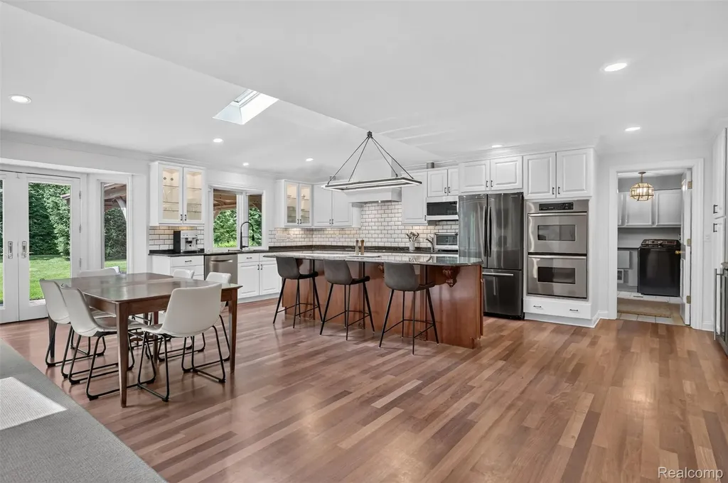 2574 Fox Chase Drive Troy City MI 48098