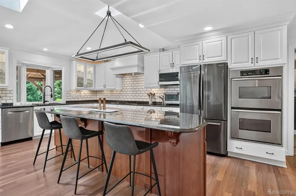 2574 Fox Chase Drive Troy City MI 48098