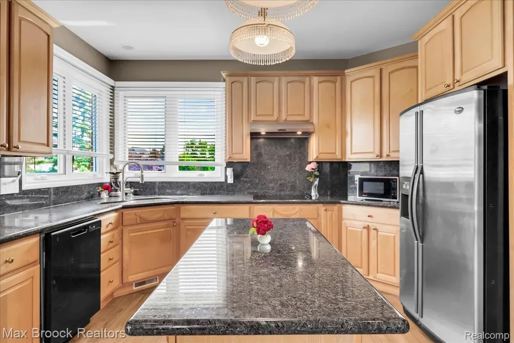 47159 Northumberland Street Novi City MI 48374