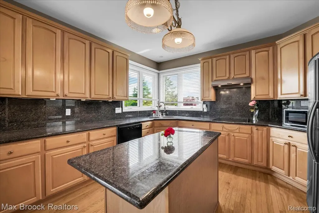 47159 Northumberland Street Novi City MI 48374