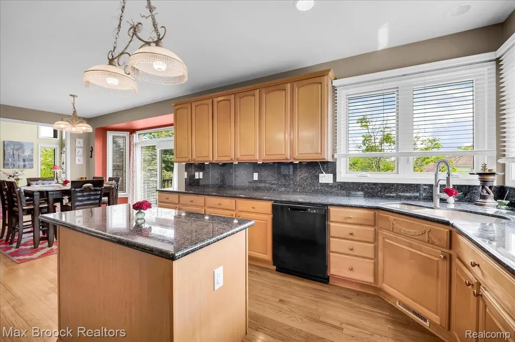 47159 Northumberland Street Novi City MI 48374