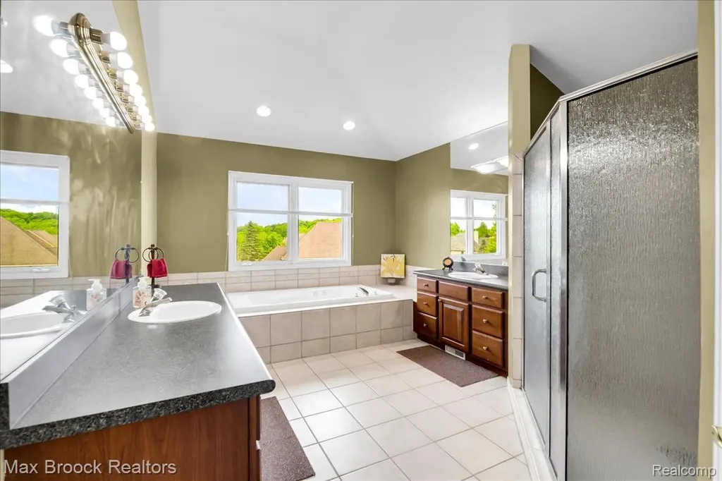 47159 Northumberland Street Novi City MI 48374