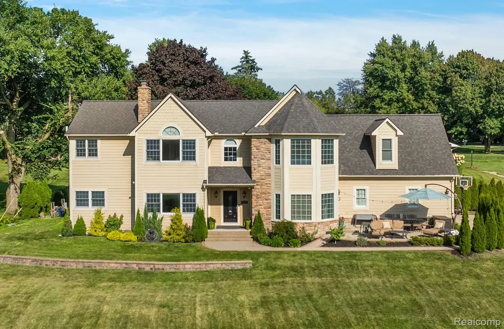 1370 Fieldway Drive Bloomfield Charter Township MI 48302