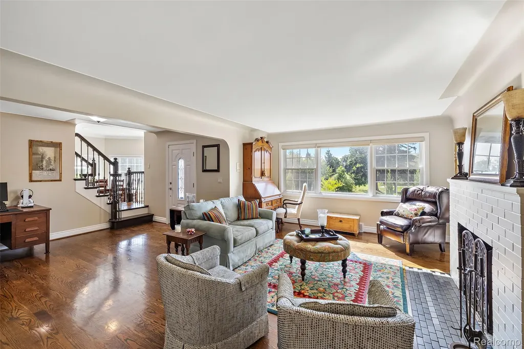 1370 Fieldway Drive Bloomfield Charter Township MI 48302