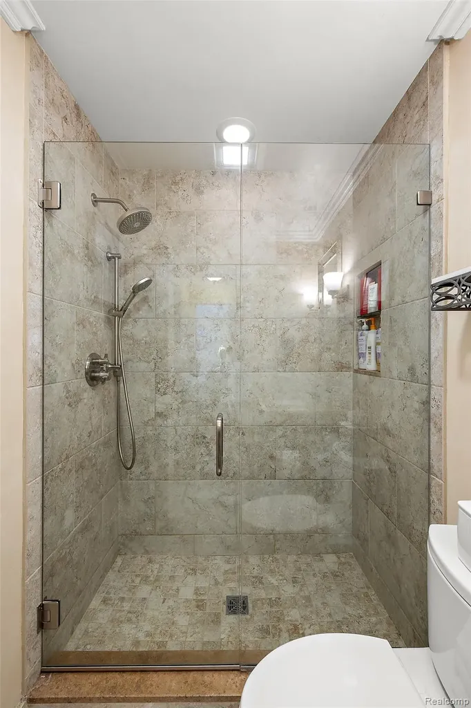 1370 Fieldway Drive Bloomfield Charter Township MI 48302