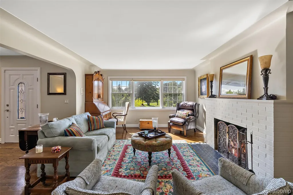 1370 Fieldway Drive Bloomfield Charter Township MI 48302