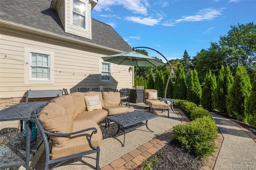 1370 Fieldway Drive Bloomfield Charter Township MI 48302