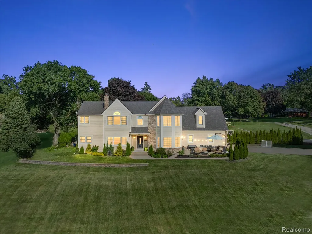 1370 Fieldway Drive Bloomfield Charter Township MI 48302