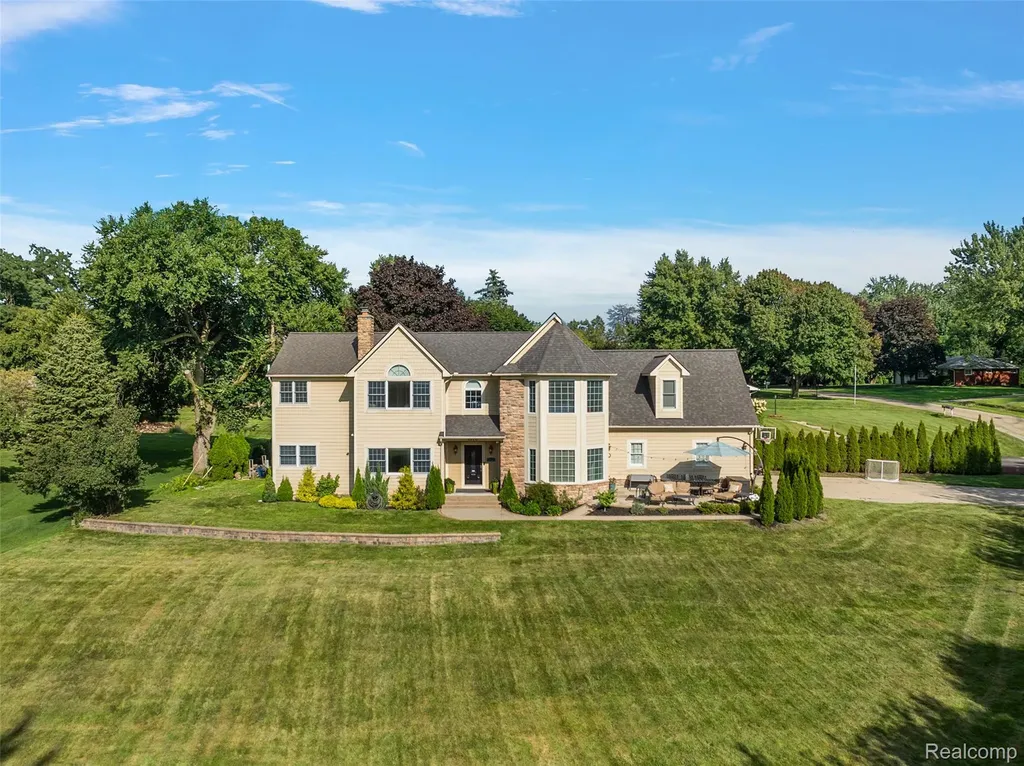 1370 Fieldway Drive Bloomfield Charter Township MI 48302