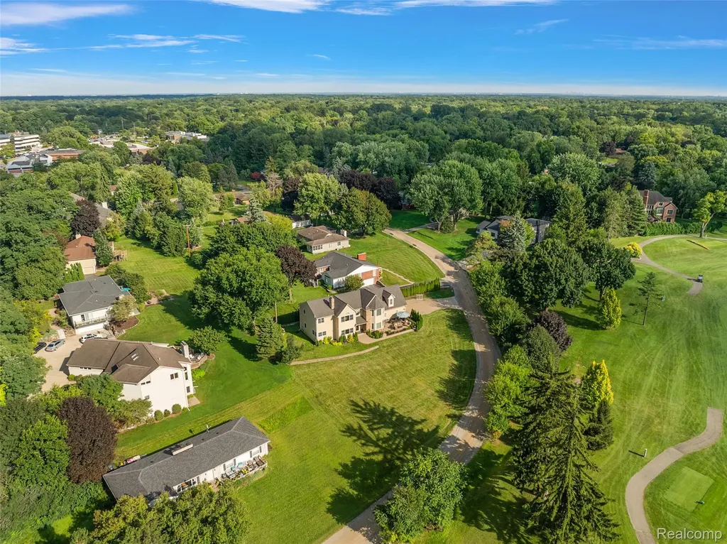 1370 Fieldway Drive Bloomfield Charter Township MI 48302
