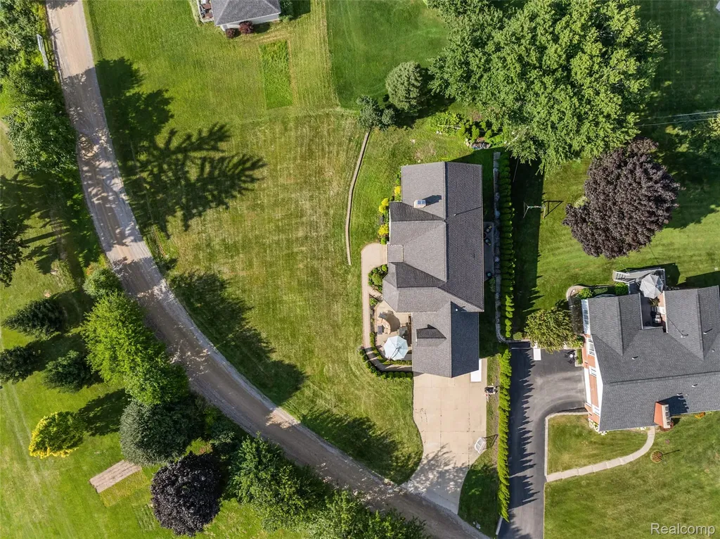 1370 Fieldway Drive Bloomfield Charter Township MI 48302
