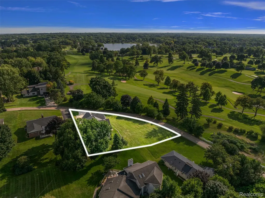1370 Fieldway Drive Bloomfield Charter Township MI 48302