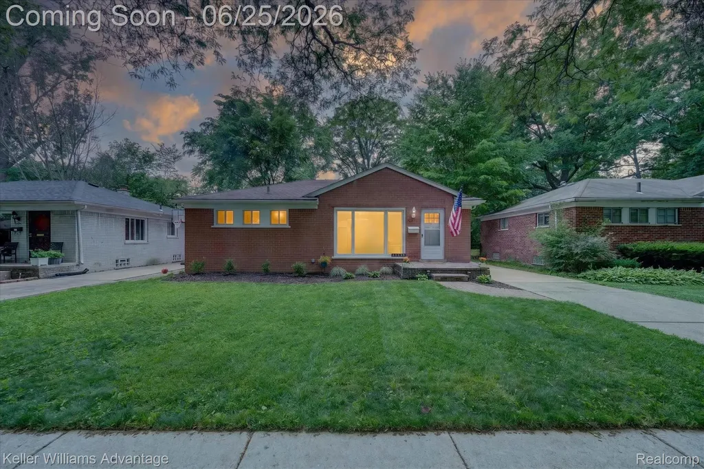 21681 Sussex Street Oak Park City MI 48237