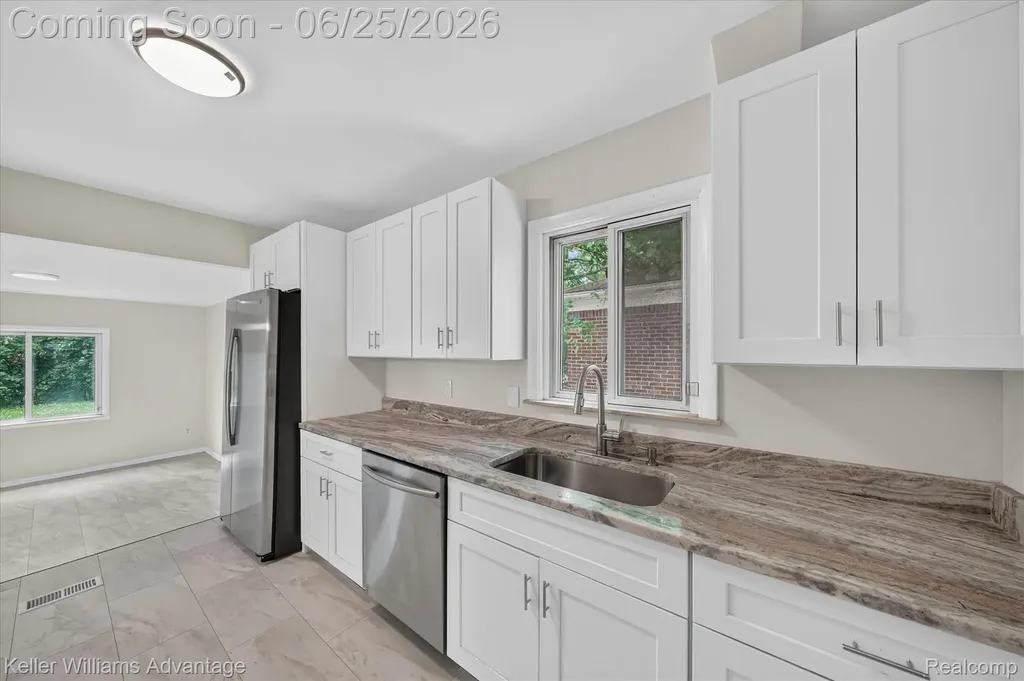 21681 Sussex Street Oak Park City MI 48237