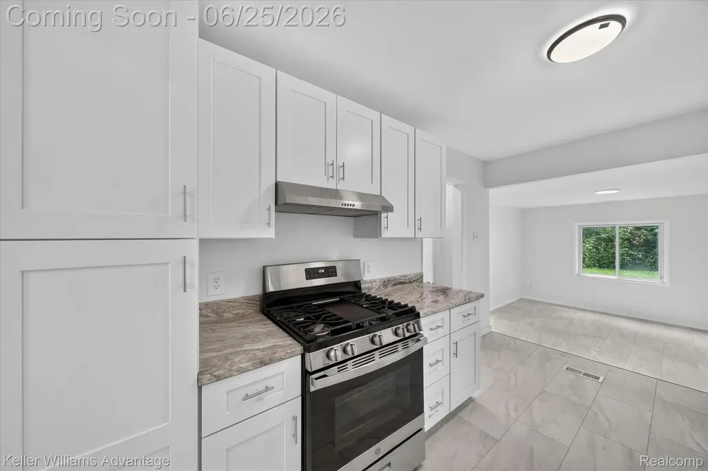 21681 Sussex Street Oak Park City MI 48237