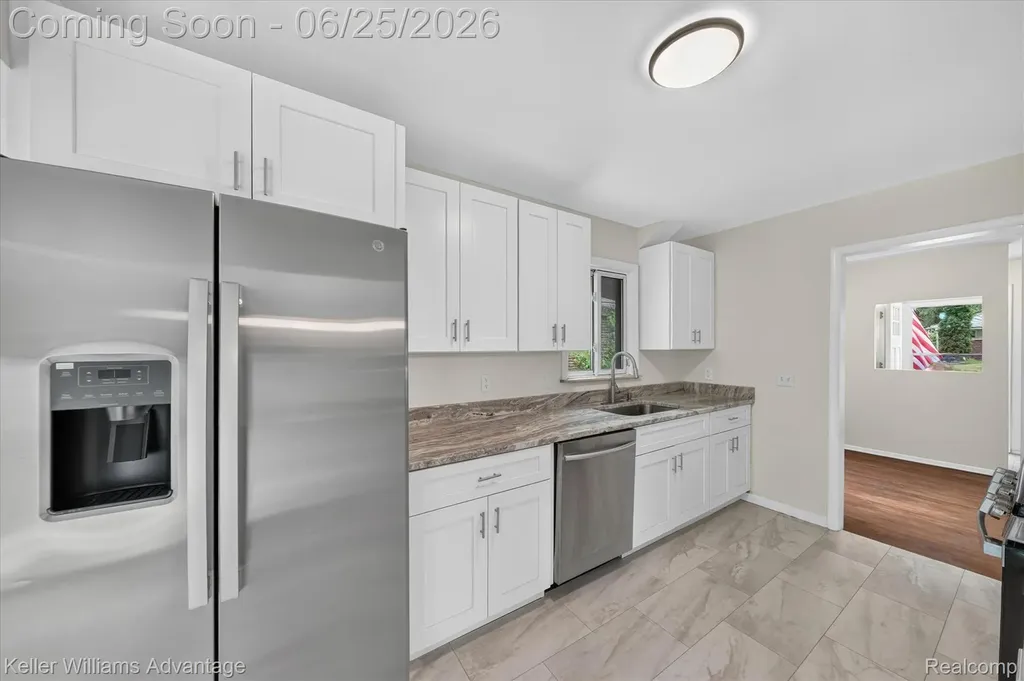21681 Sussex Street Oak Park City MI 48237