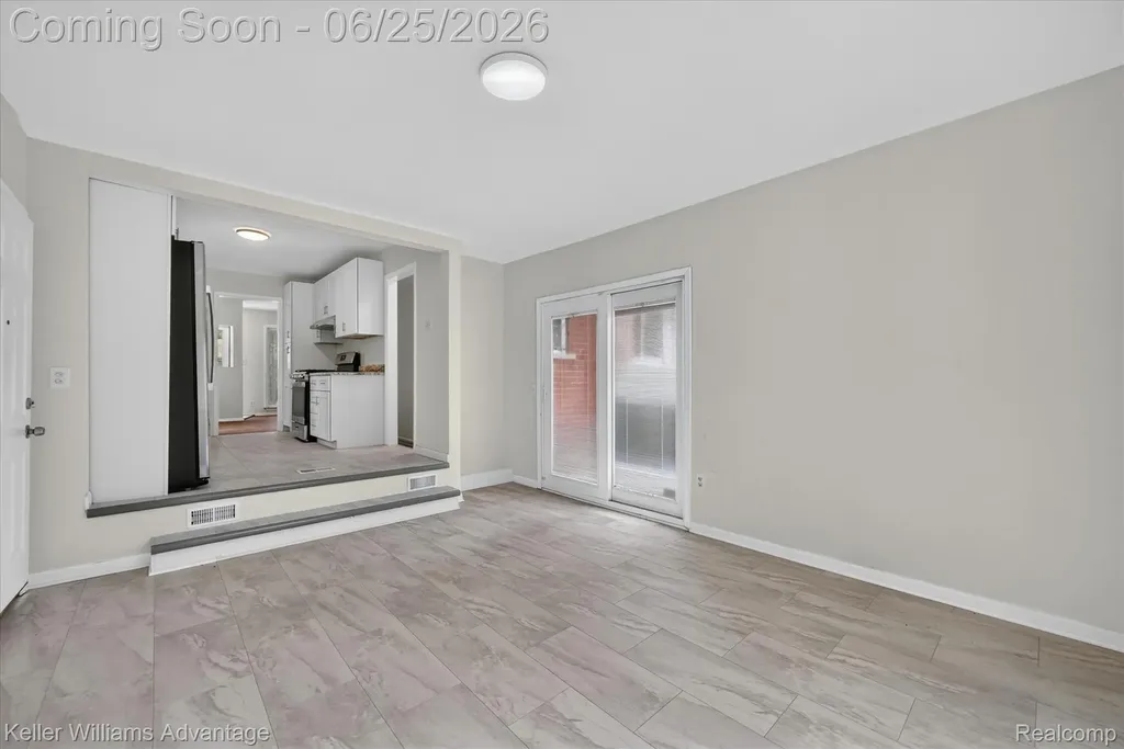 21681 Sussex Street Oak Park City MI 48237