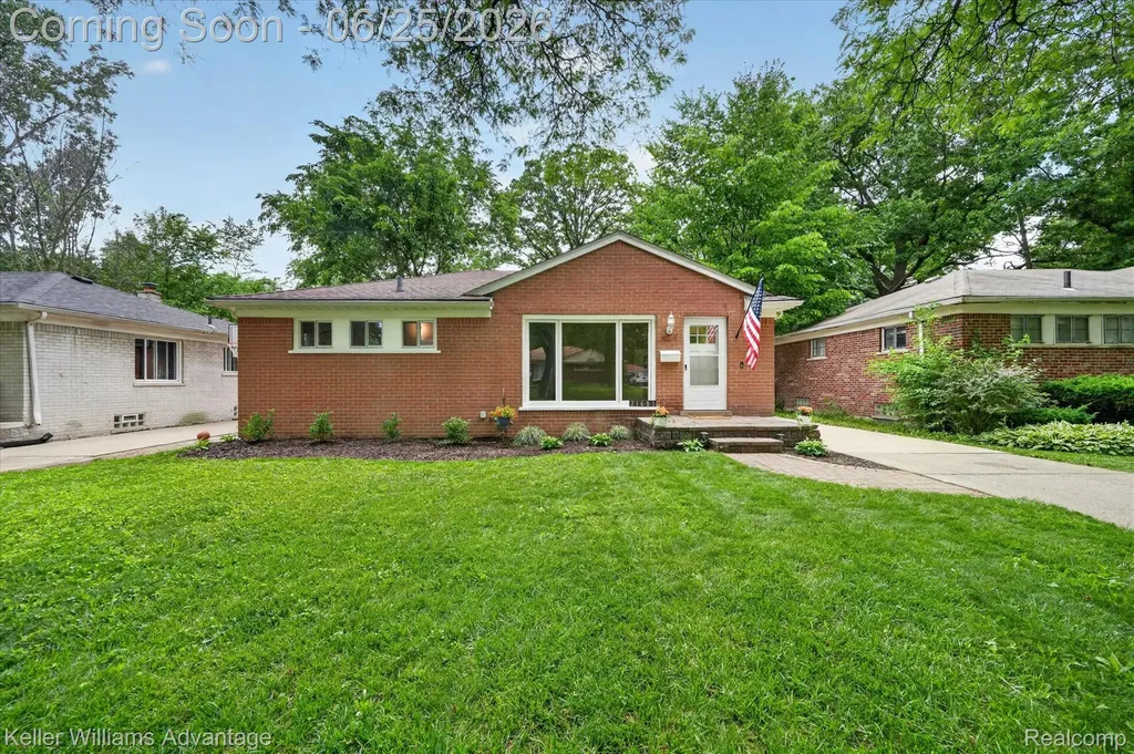 21681 Sussex Street Oak Park City MI 48237