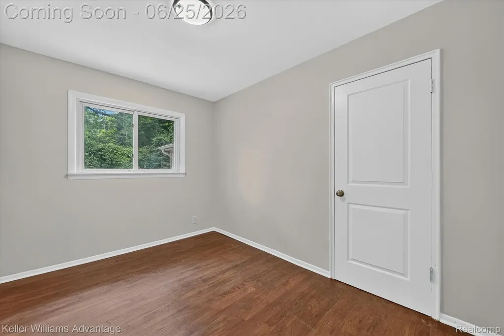 21681 Sussex Street Oak Park City MI 48237