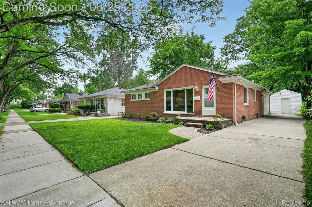 21681 Sussex Street Oak Park City MI 48237