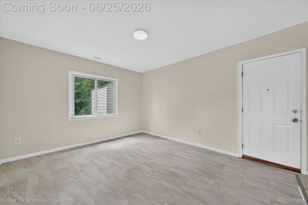 21681 Sussex Street Oak Park City MI 48237