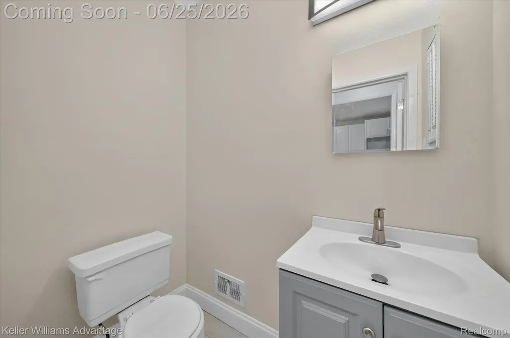 21681 Sussex Street Oak Park City MI 48237