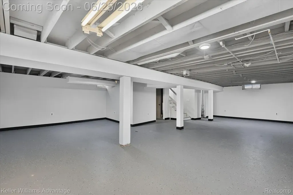 21681 Sussex Street Oak Park City MI 48237