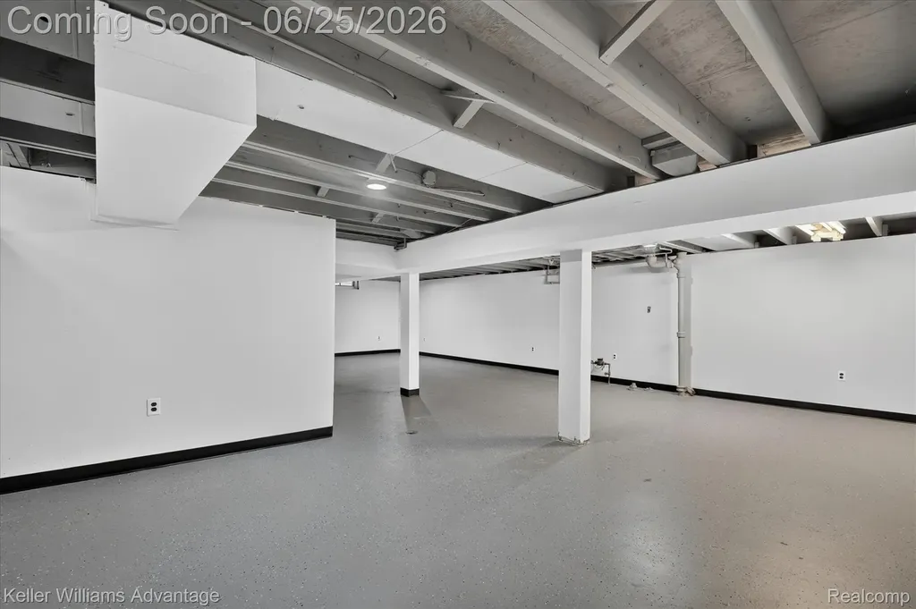 21681 Sussex Street Oak Park City MI 48237