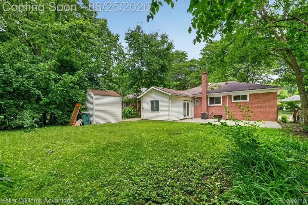 21681 Sussex Street Oak Park City MI 48237