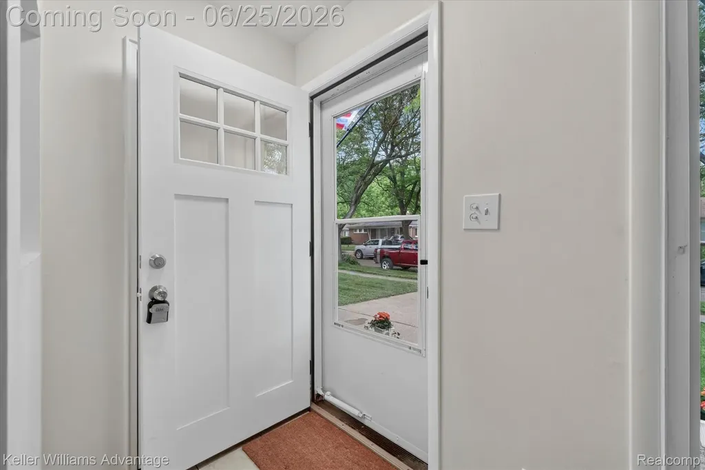 21681 Sussex Street Oak Park City MI 48237
