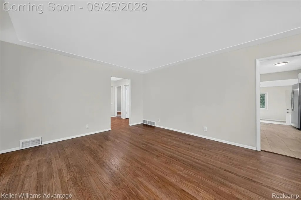 21681 Sussex Street Oak Park City MI 48237