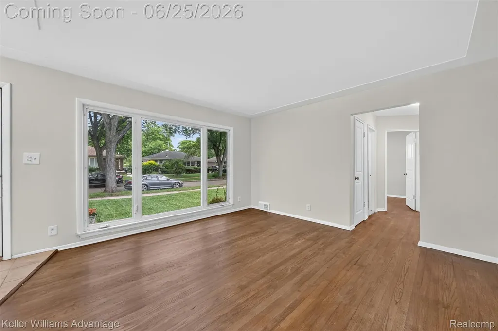 21681 Sussex Street Oak Park City MI 48237