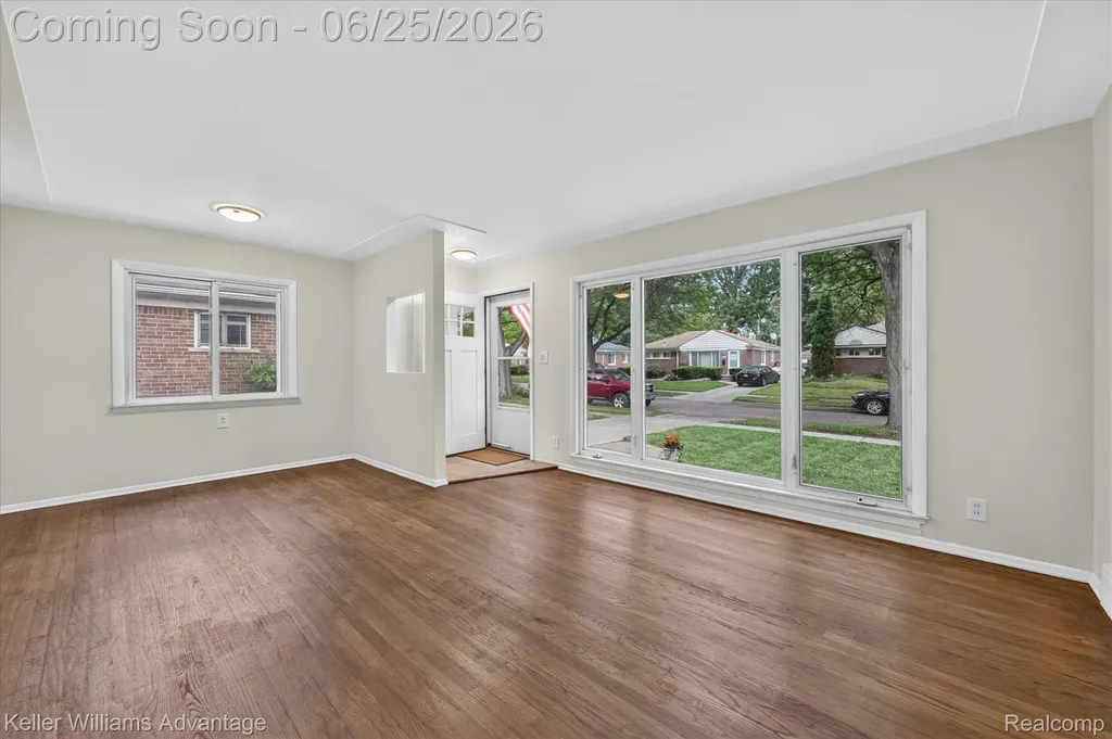 21681 Sussex Street Oak Park City MI 48237