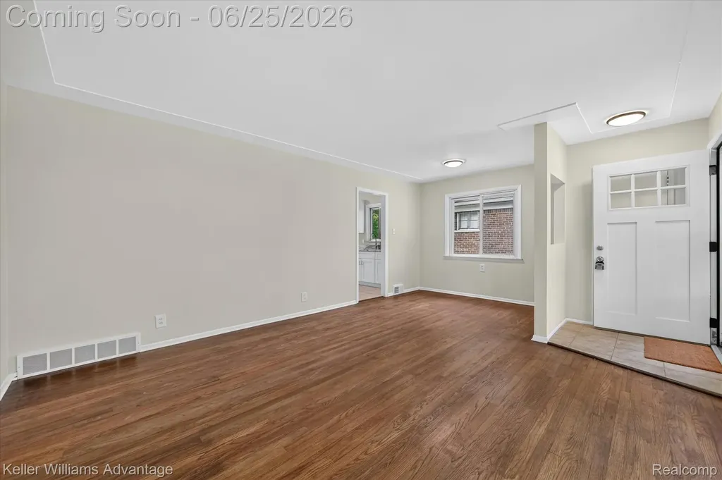 21681 Sussex Street Oak Park City MI 48237