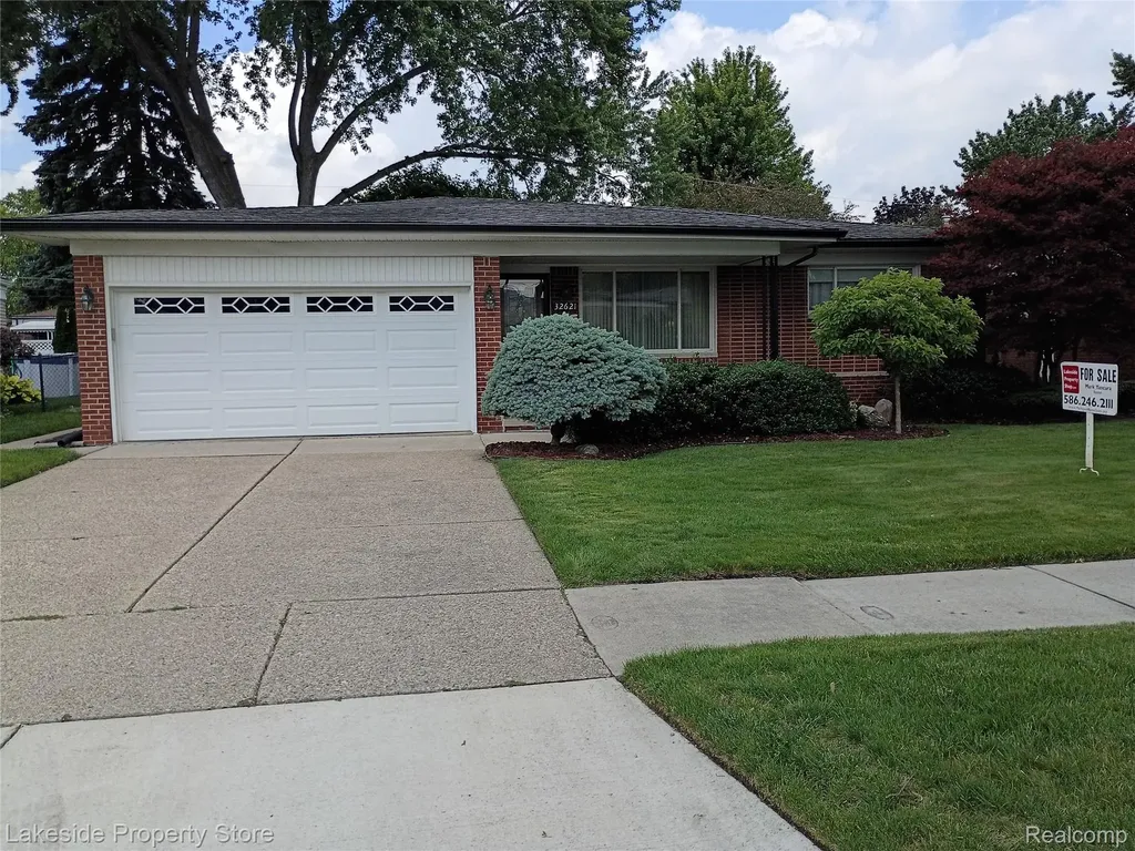 32621 Whitley Circle Warren City MI 48088