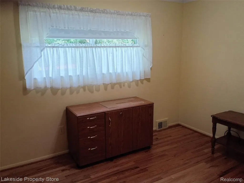 32621 Whitley Circle Warren City MI 48088