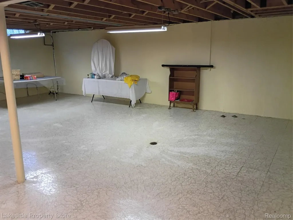 32621 Whitley Circle Warren City MI 48088