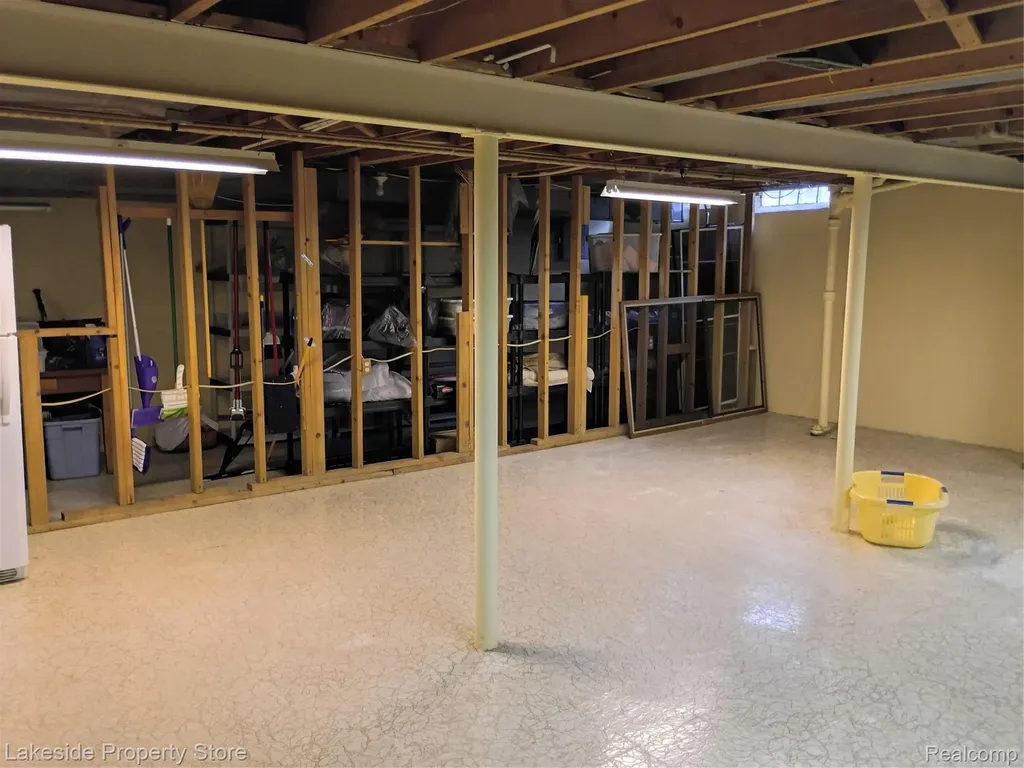 32621 Whitley Circle Warren City MI 48088