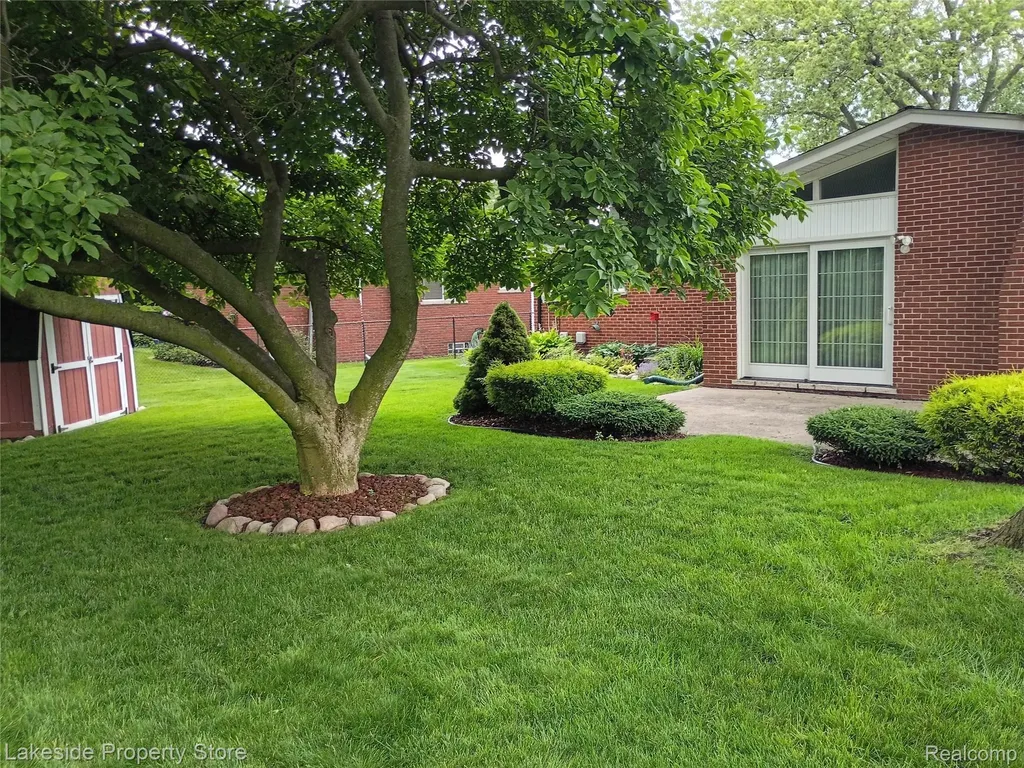 32621 Whitley Circle Warren City MI 48088