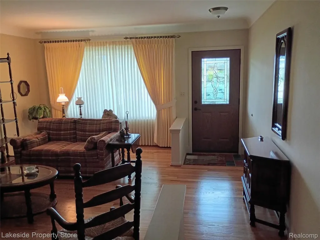 32621 Whitley Circle Warren City MI 48088