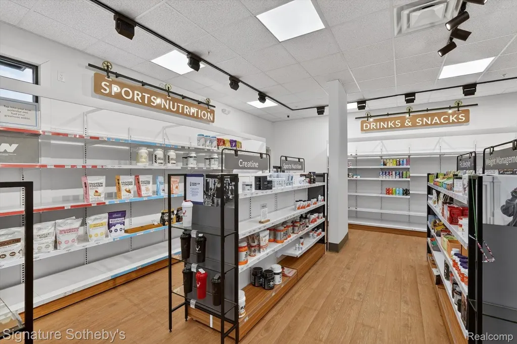 19005 Silver Parkway Fenton Charter Township MI 48430