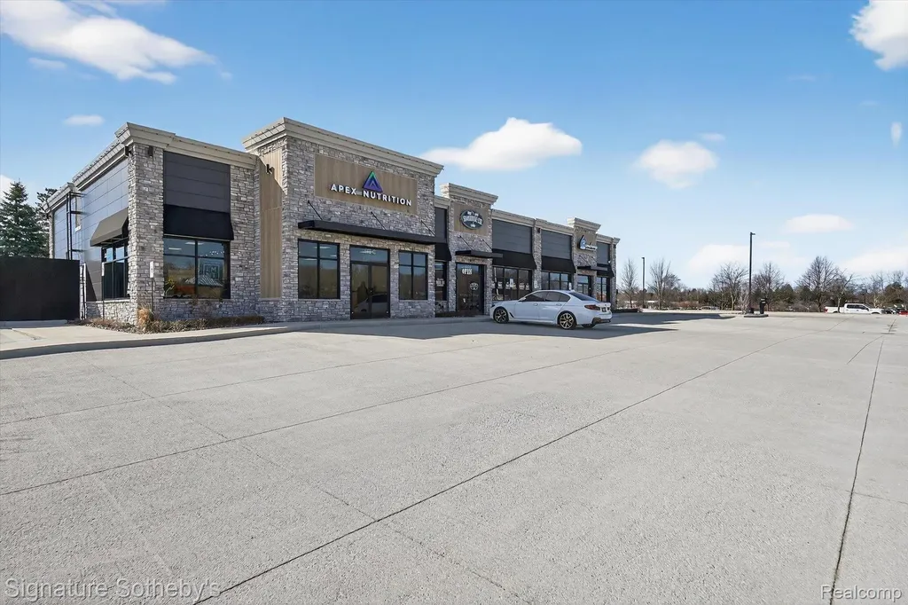 19005 Silver Parkway Fenton Charter Township MI 48430