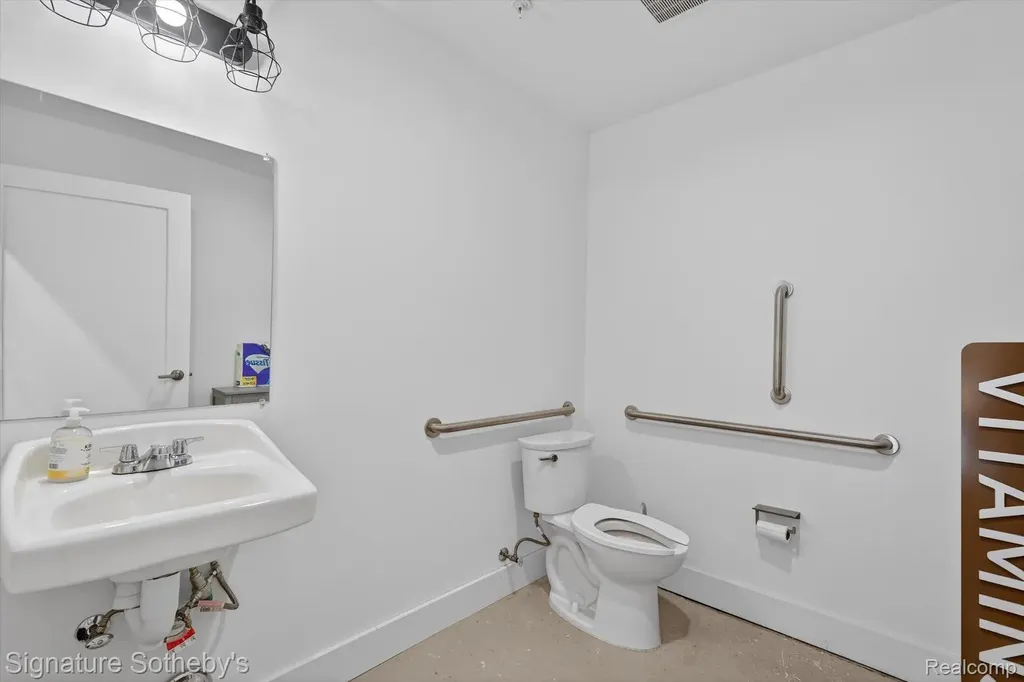 19005 Silver Parkway Fenton Charter Township MI 48430