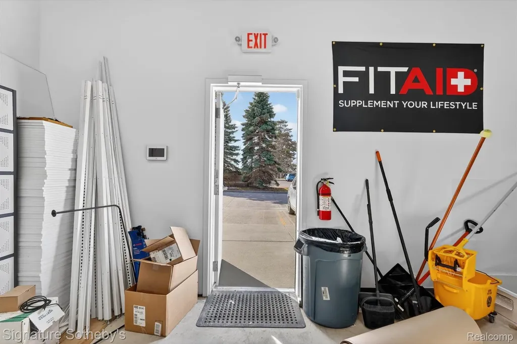 19005 Silver Parkway Fenton Charter Township MI 48430