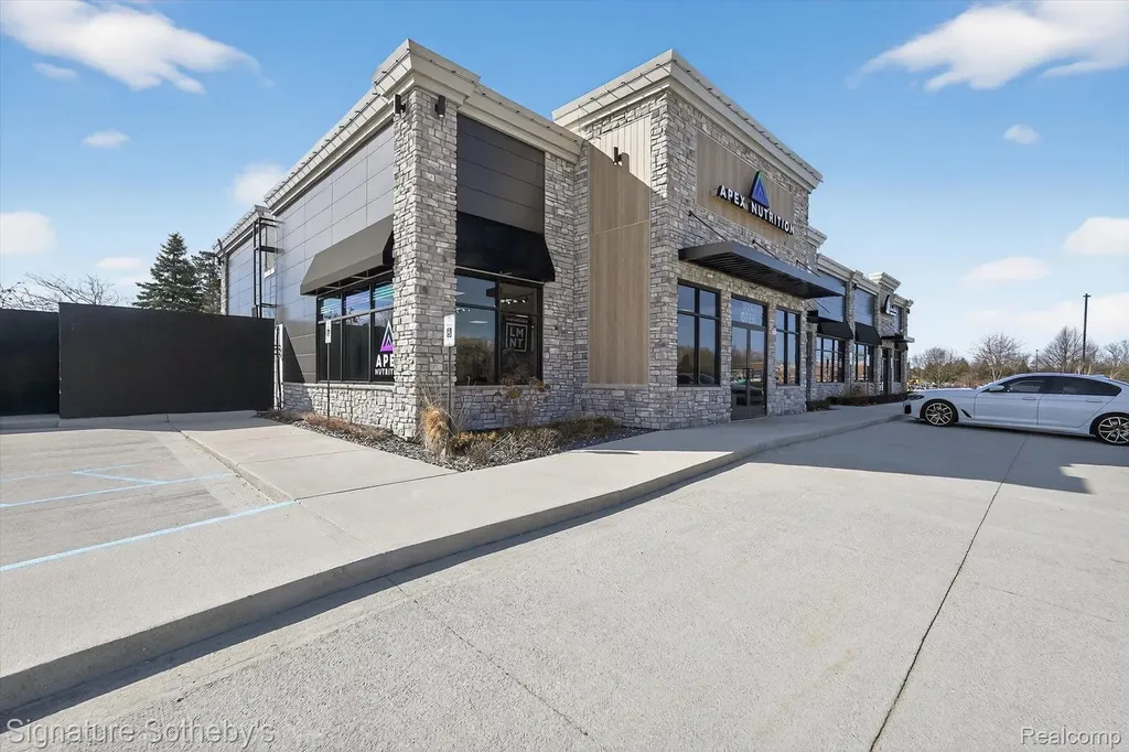 19005 Silver Parkway Fenton Charter Township MI 48430