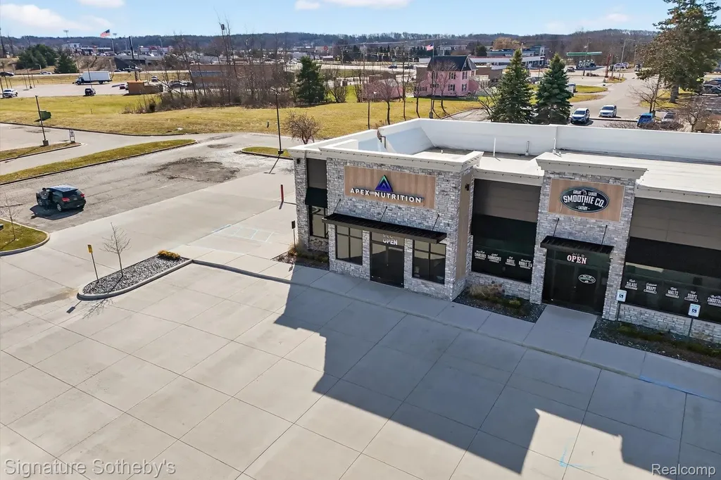 19005 Silver Parkway Fenton Charter Township MI 48430