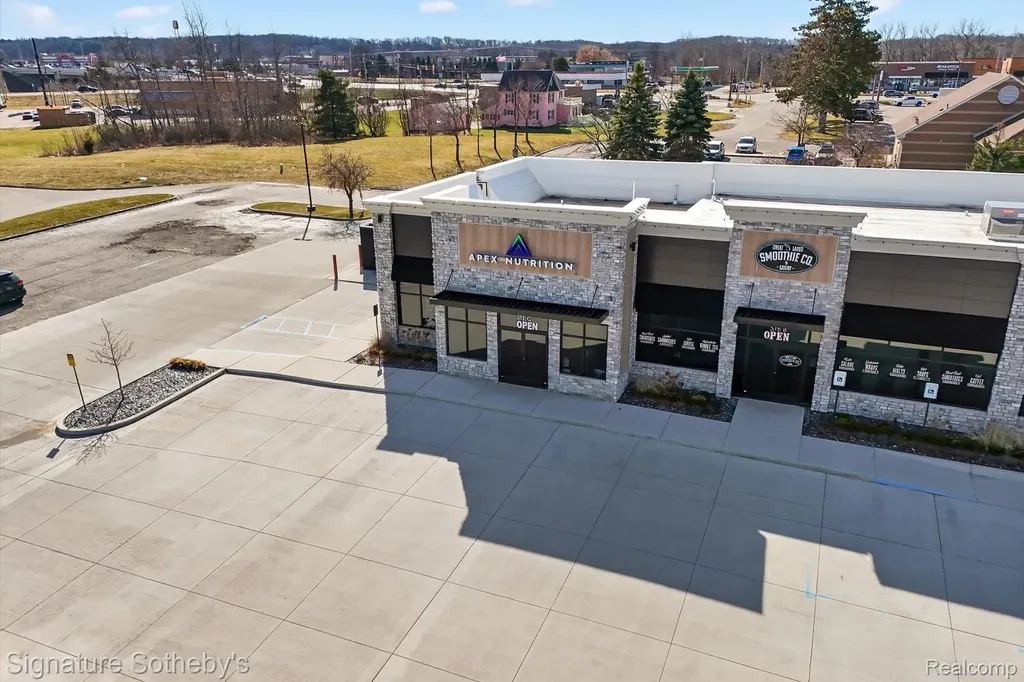 19005 Silver Parkway Fenton Charter Township MI 48430