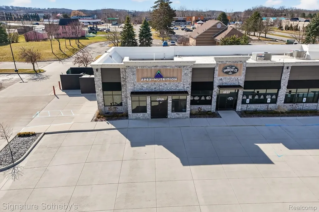 19005 Silver Parkway Fenton Charter Township MI 48430