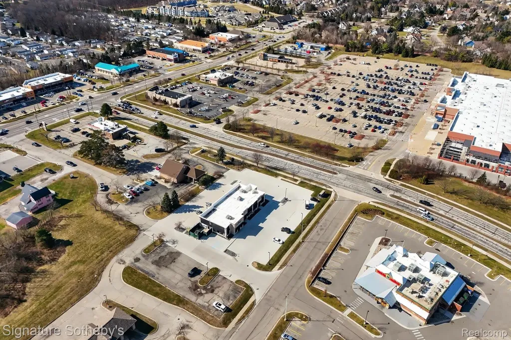 19005 Silver Parkway Fenton Charter Township MI 48430